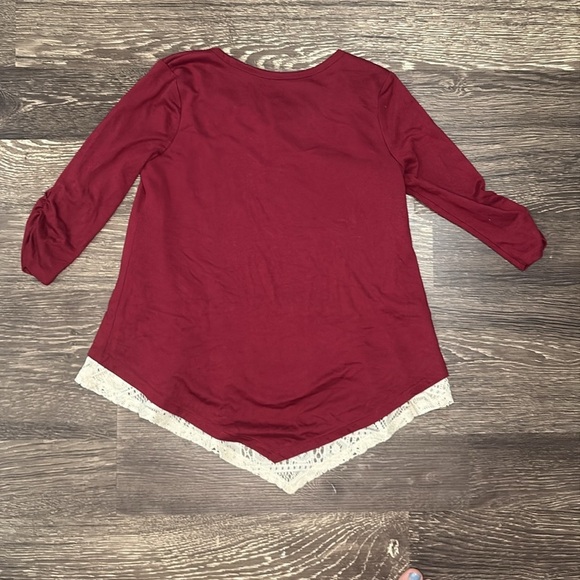 Girls quarter length sleeve shirt in maroon with lace detail size large - Picture 5 of 5